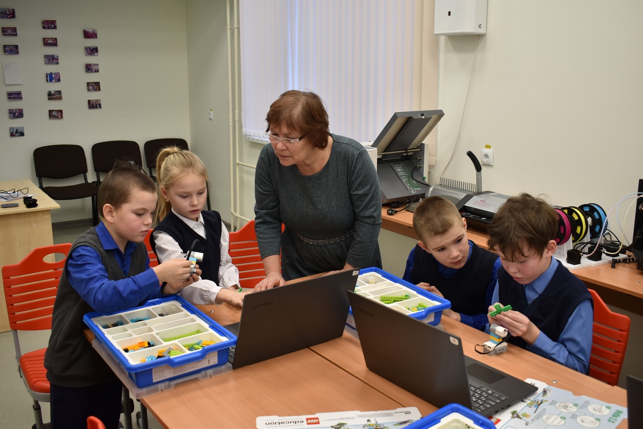 Ученики начальных классов Новоунтемской школы побывали на занятии по робототехнике.